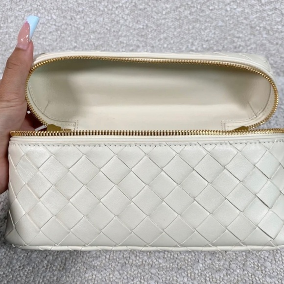 Authentic Bottega Veneta Bang Bang Vanity Bag - Picture 10 of 16